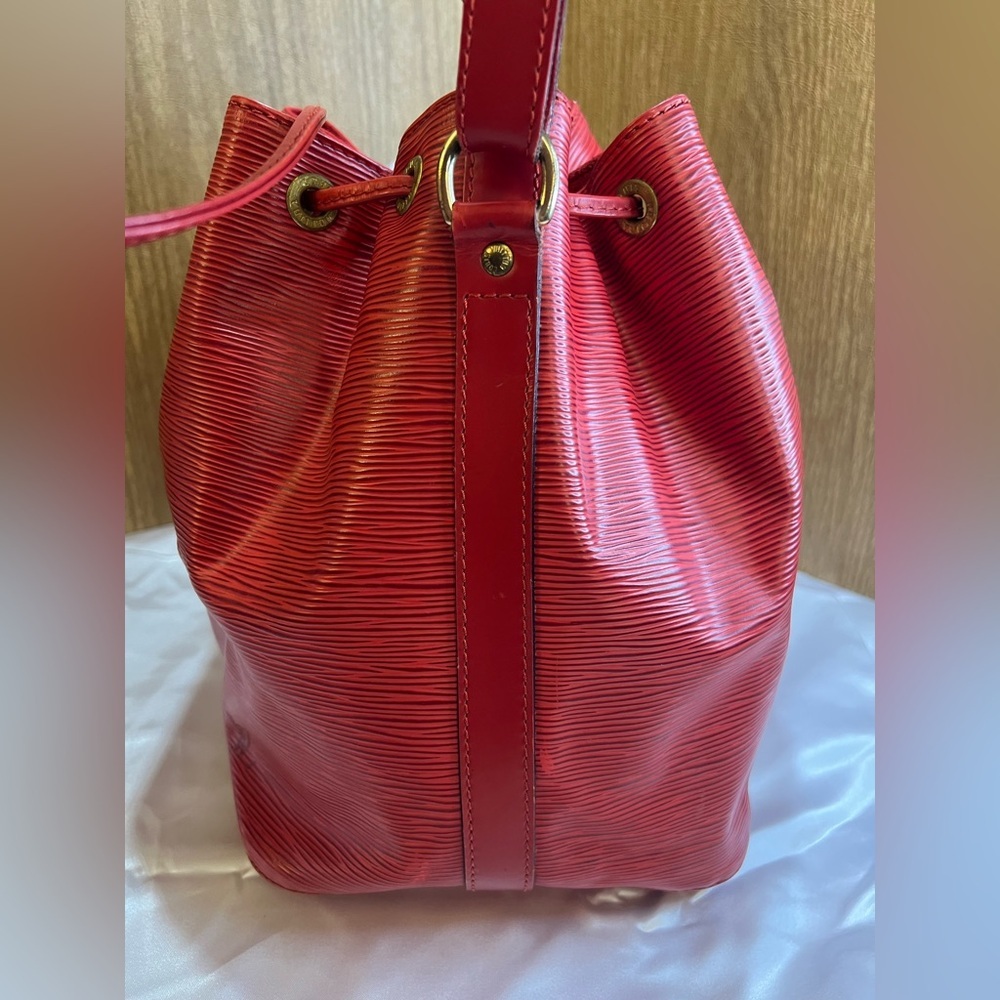 Louis Vuitton Epi Noé Bucket Bag in Castillan Red - Picture 3 of 15